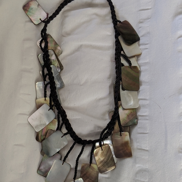 Shell earring & Necklace set - Picture 3 of 3